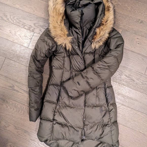 The North Face puffer jacket - Picture 2 of 3
